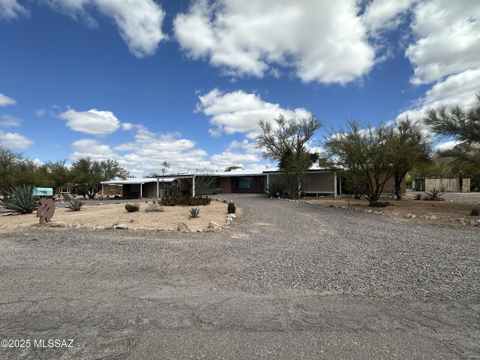 Property Photo: 702 W Giaconda Way AZ 85704