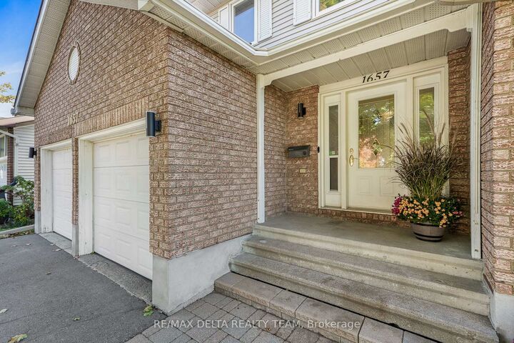 Property Photo: 1657 Bottriell Way ON K4A 1W1