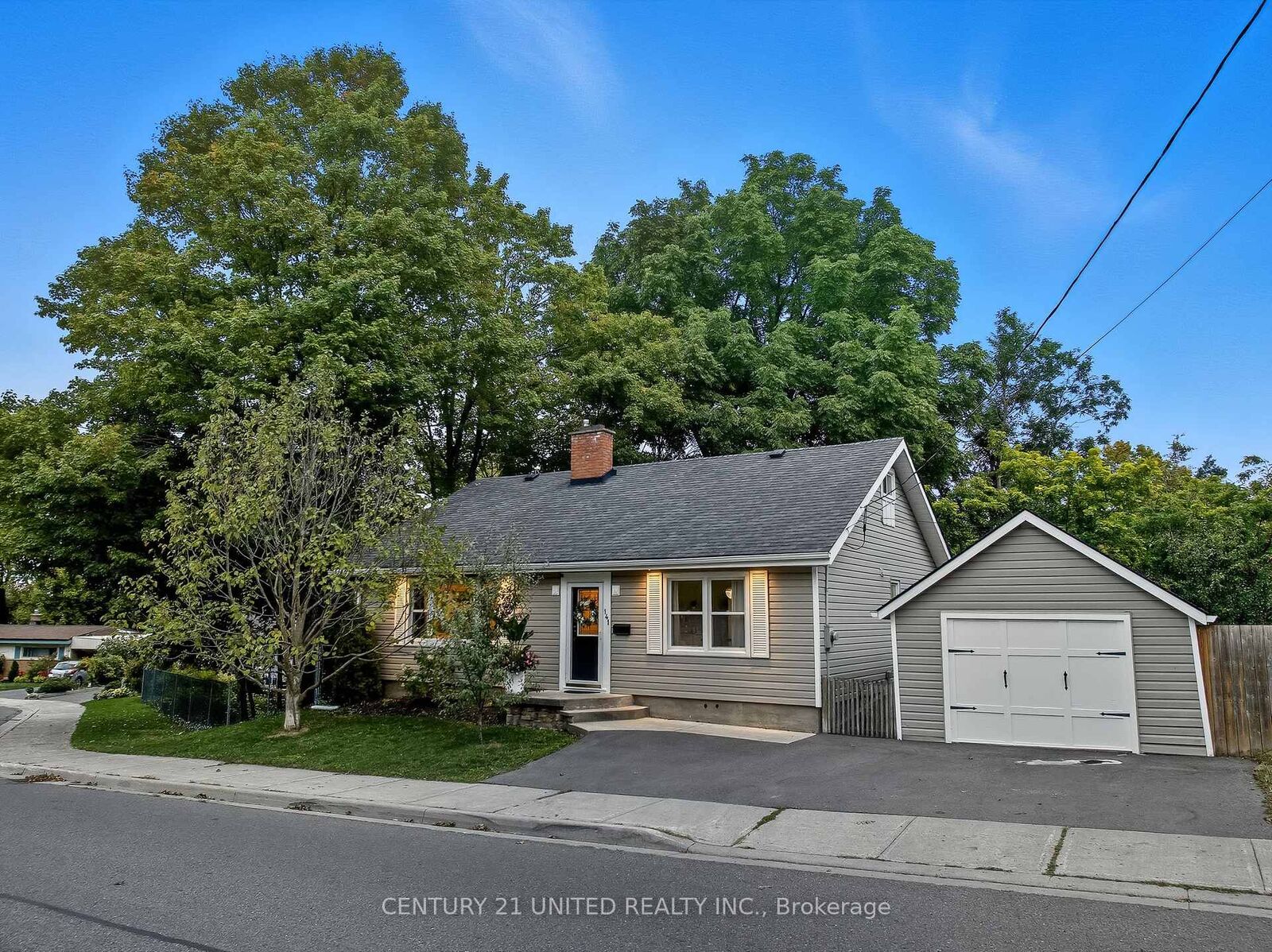 Property Photo: 141 O'Carroll Avenue ON K9H 4V2