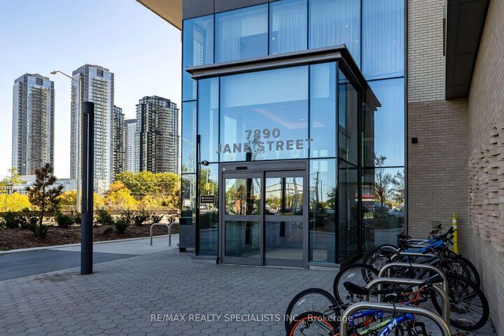 Property Photo:  7890 Jane Street N 5609  ON L4K 0K9