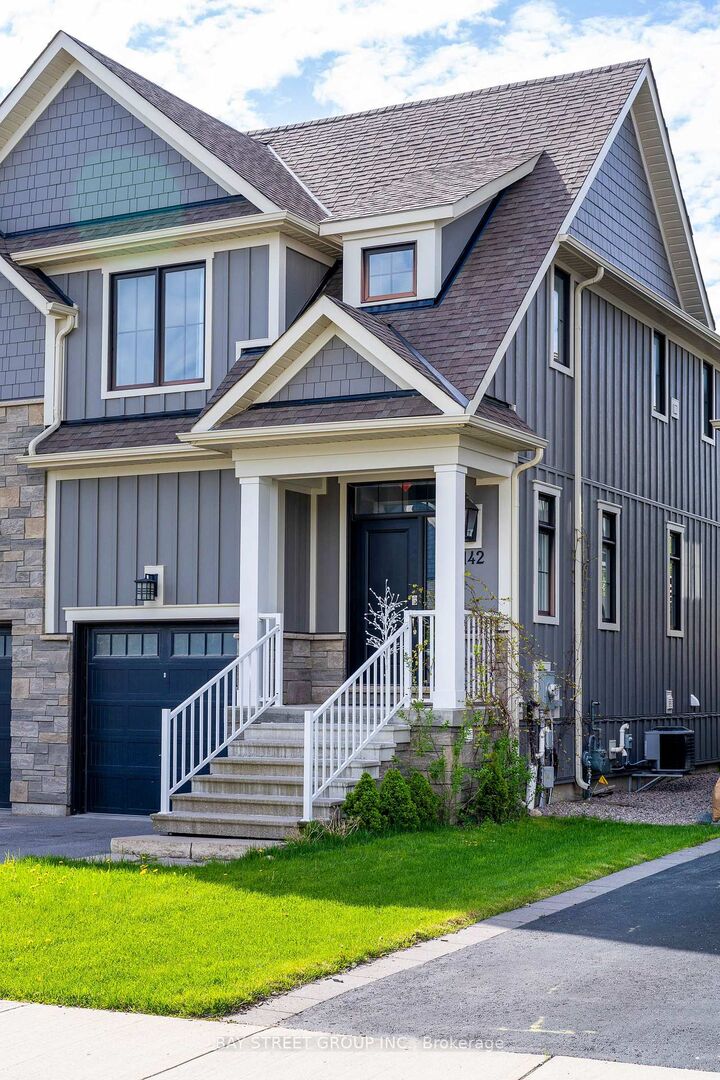 Property Photo:  142 Yellow Birch Crescent  ON L9Y 0R4 