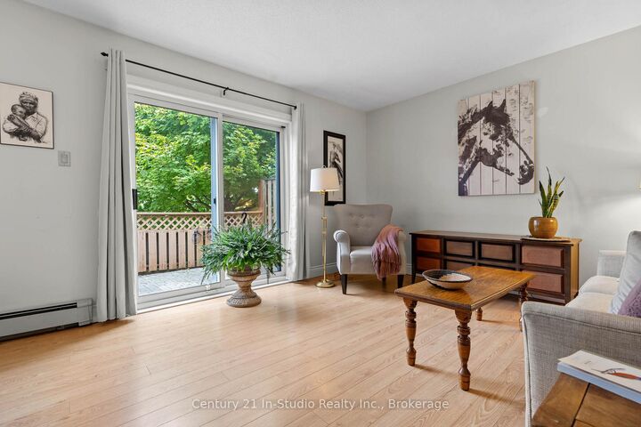 Property Photo: 62 Laurie Crescent 62 ON N4K 6C3