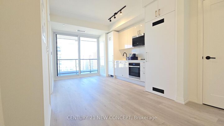 Property Photo:  280 Dundas Street W 1704  ON M5T 0E3
