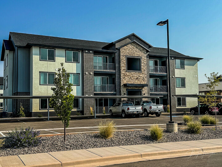 Property Photo: 553 S 100 W #204 UT 84701