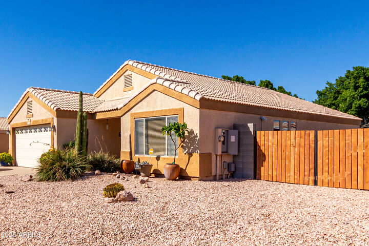 Property Photo:  1942 S Thunderbird Drive  AZ 85120