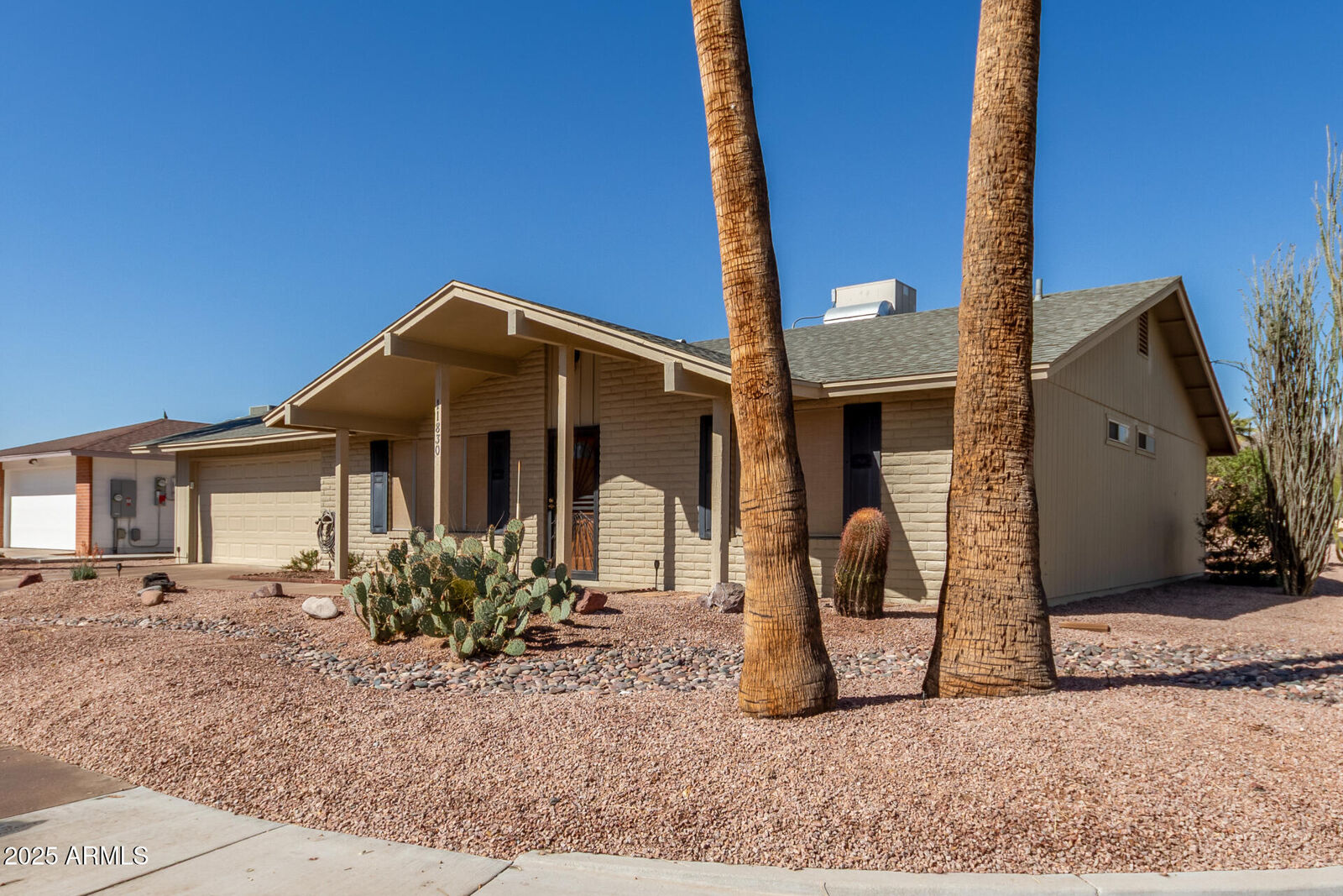 Property Photo: 11830 S Paiute Street AZ 85044
