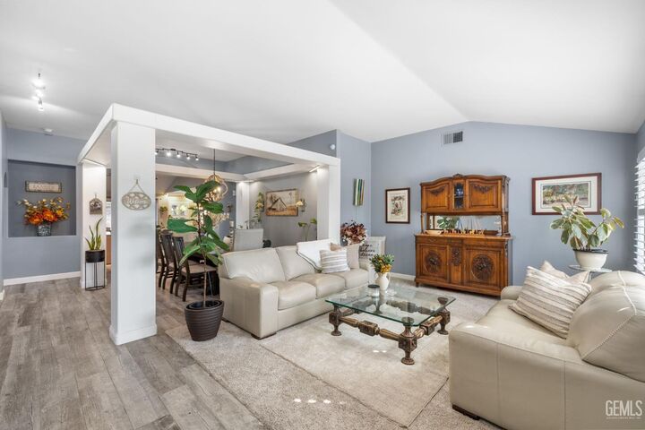 Property Photo: 9804 Anaparno Court CA 93312