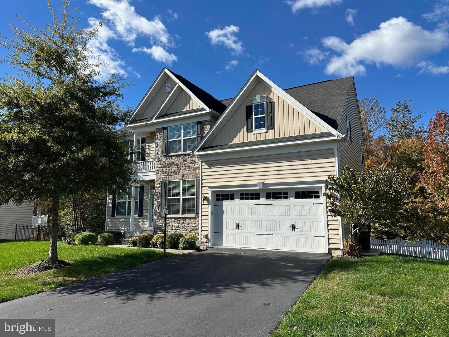 Property Photo: 16010 Eagle Feather Drive VA 22191