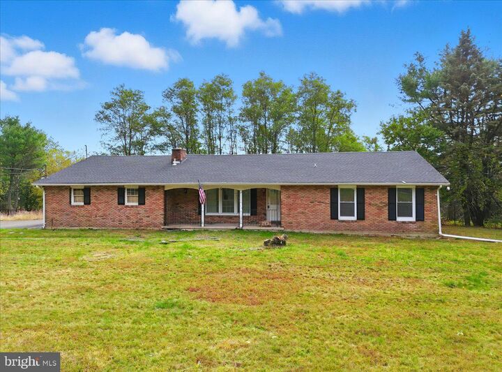Property Photo: 1040 State Road PA 18330