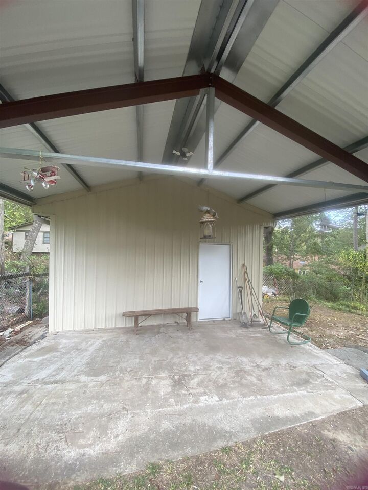 Property Photo:  5 Westwood Lane  AR 72204 