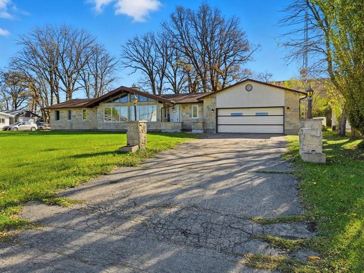 Property Photo: 102 De La Grotte Avenue MB R0A 1T0