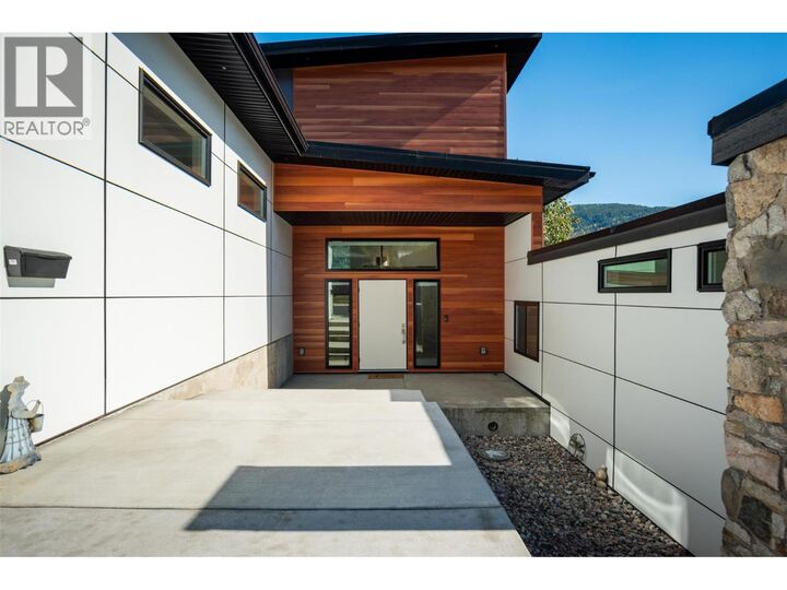 Photo de la propriété: 3429 8th Avenue BC V1N 4L1