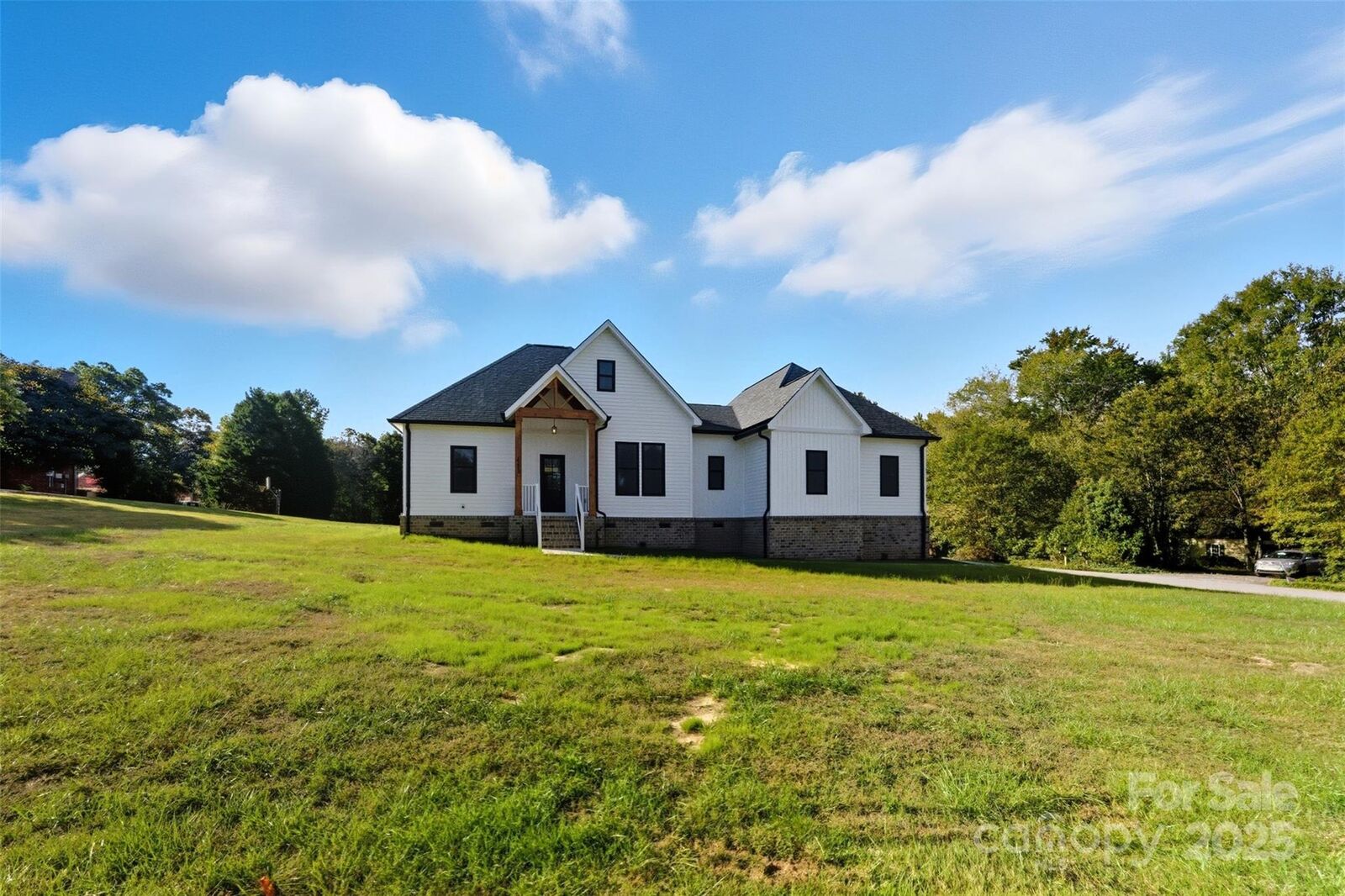 Property Photo:  1213 Creekside Drive  NC 28613 