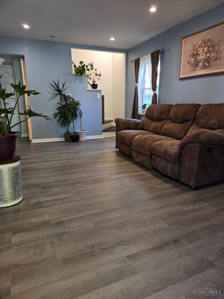 Property Photo:  29 Hartwell Court  OH 45216 