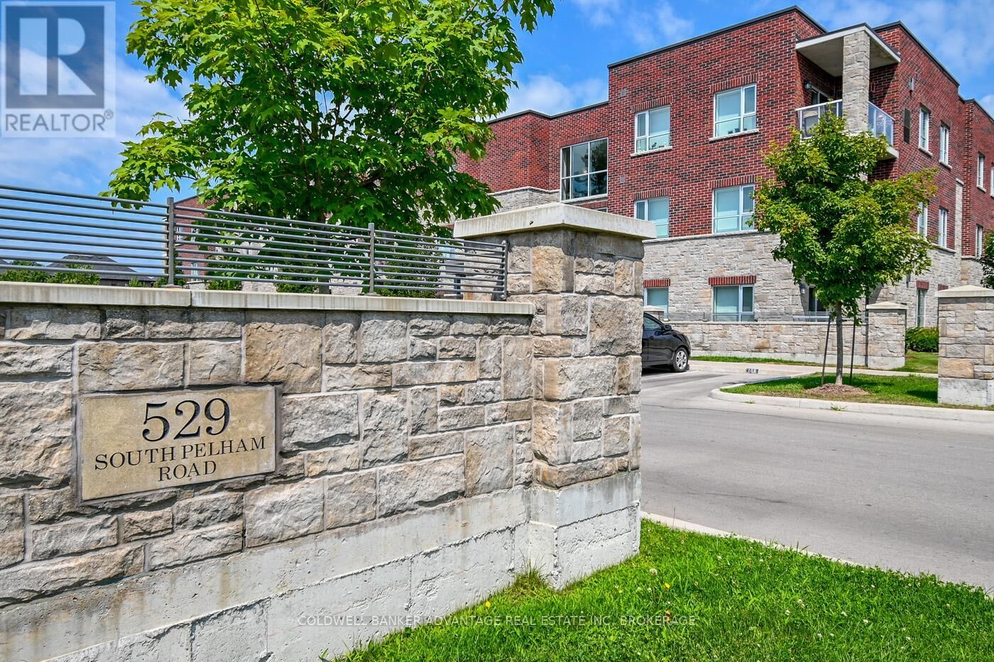 Property Photo: 529 South Pelham Road 304 ON L3C 0H7