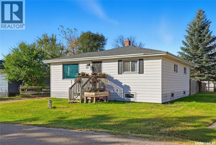 Property Photo: 620 Miles Street SK S0K 0J0