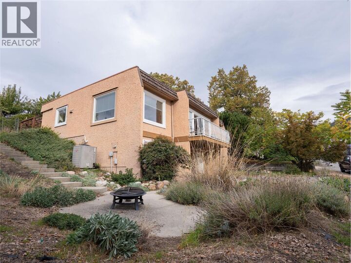 Property Photo: 190 Dafoe Place BC V2A 7E6