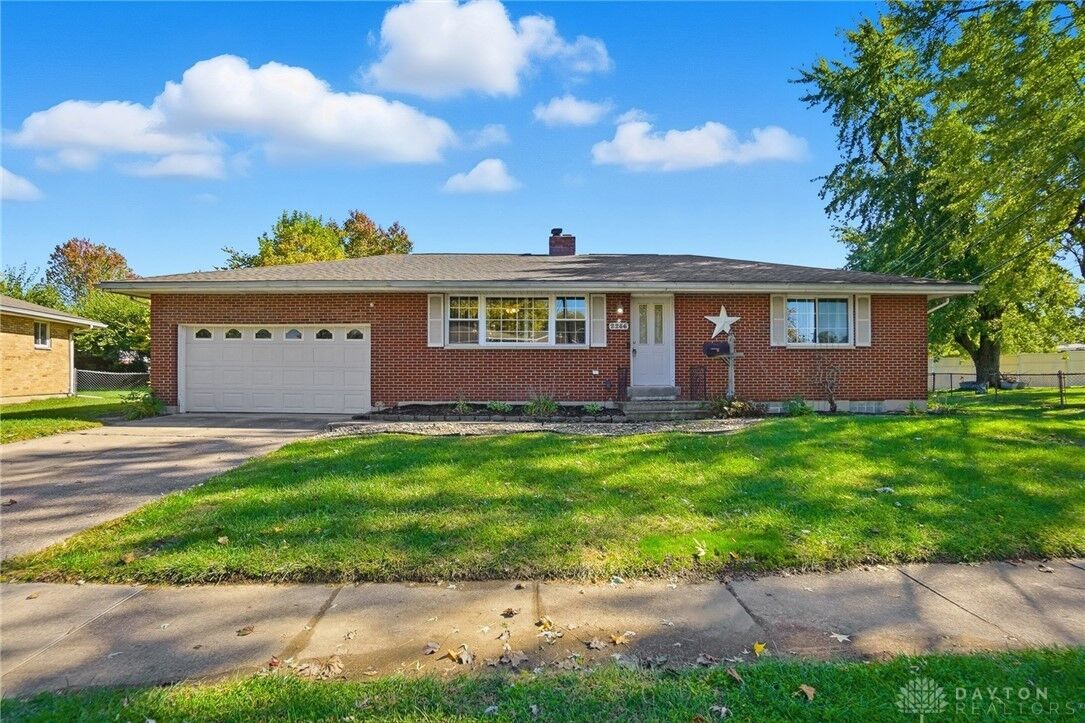 Property Photo: 2286 Yorkshire Place OH 45419