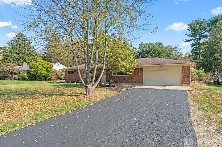 Property Photo: 1010 Renown Road OH 45430