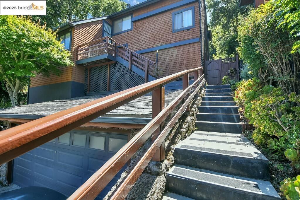 Property Photo: 7141 Homewood Dr CA 94611