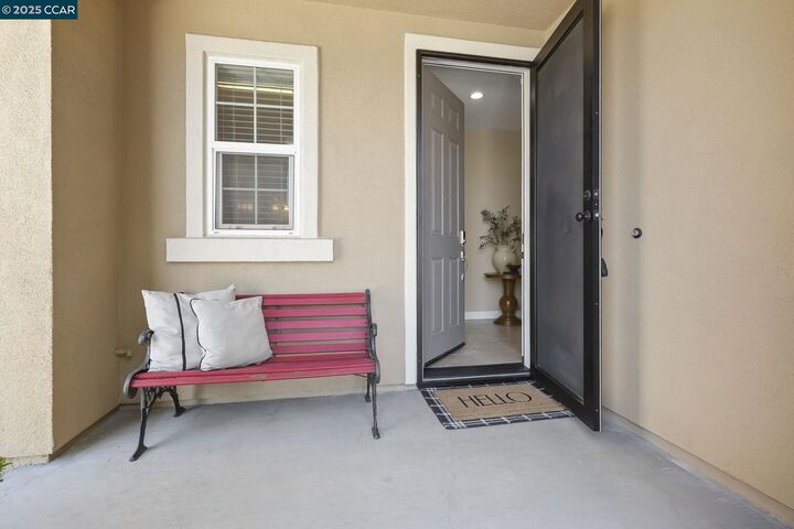 Property Photo: 490 Stratford Ct CA 94513