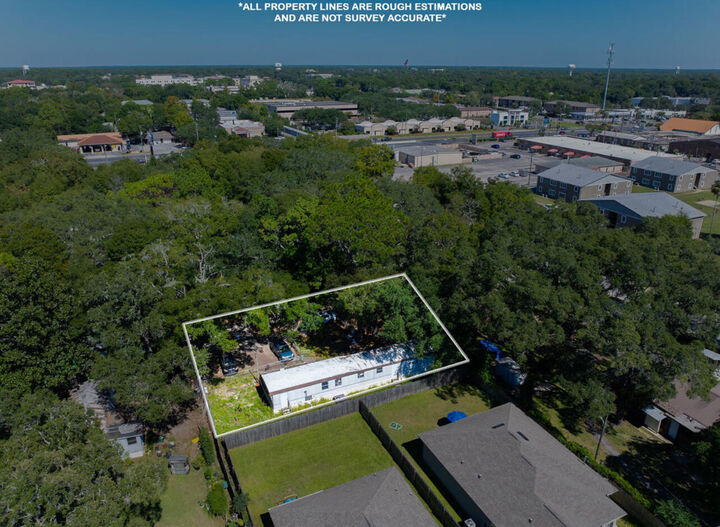Property Photo:  765 Pinecrest Lane  FL 32547
