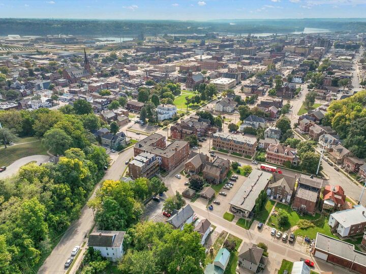 Property Photo: 1735 Madison Street 1737 &Amp 1745 Madison St IA 52001