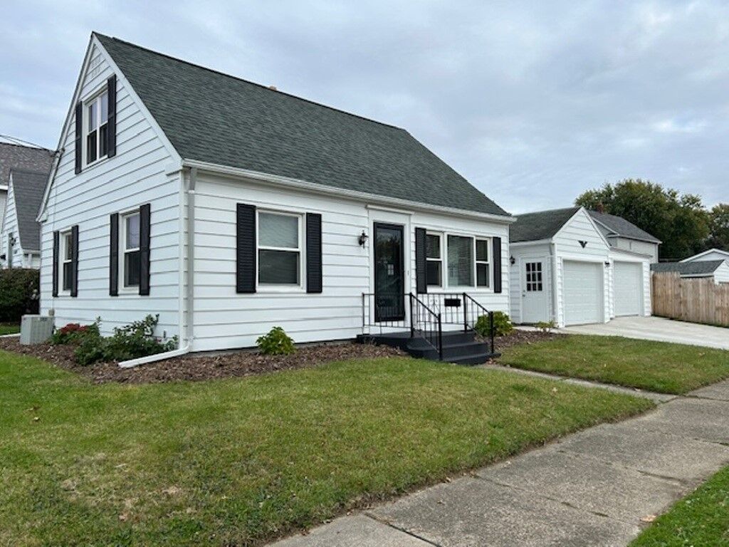 Property Photo: 3027 Melrose Avenue PA 16508