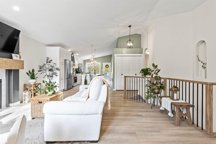 Property Photo: 82 Oakridge Drive AB T8N 6L8