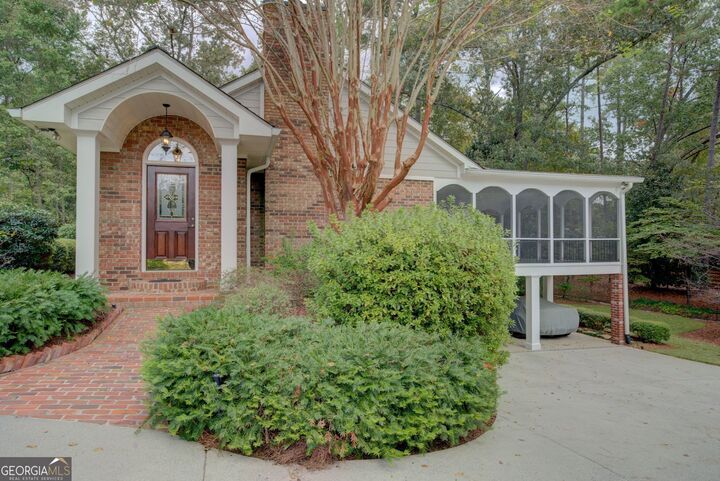 Property Photo: 8 Crestwood Dr SW GA 30165