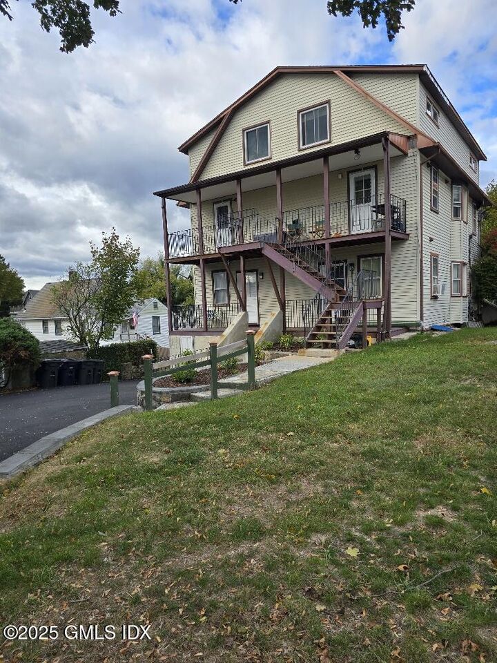 Property Photo: 144 Pine Street D CT 06830