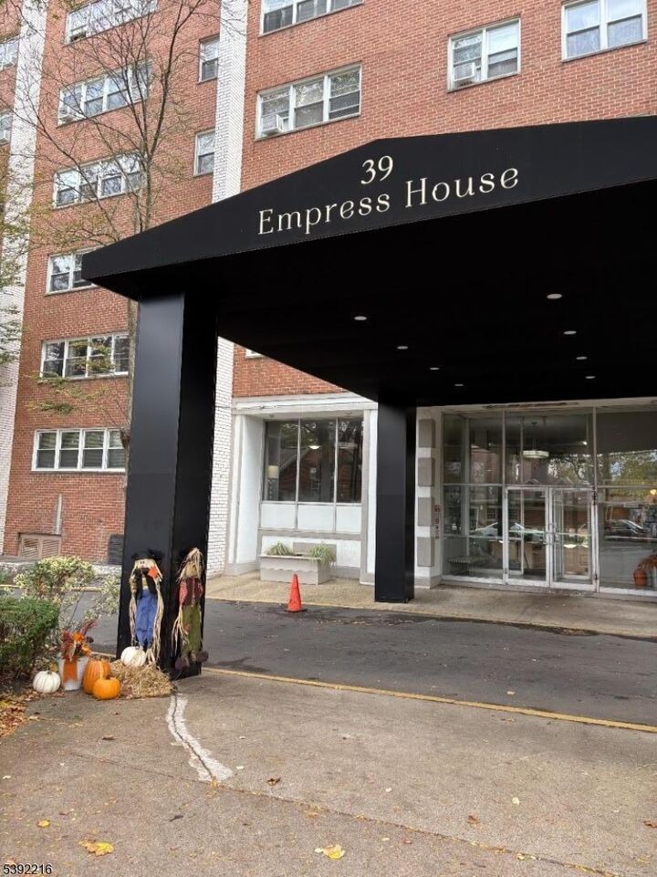 Property Photo: 39 E 39th St 617 NJ 07514
