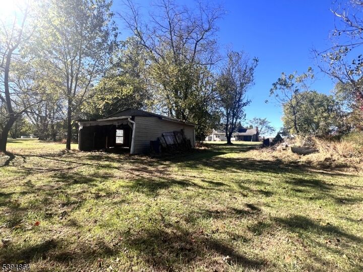 Property Photo:  72 Hampton Rd  NJ 08867 
