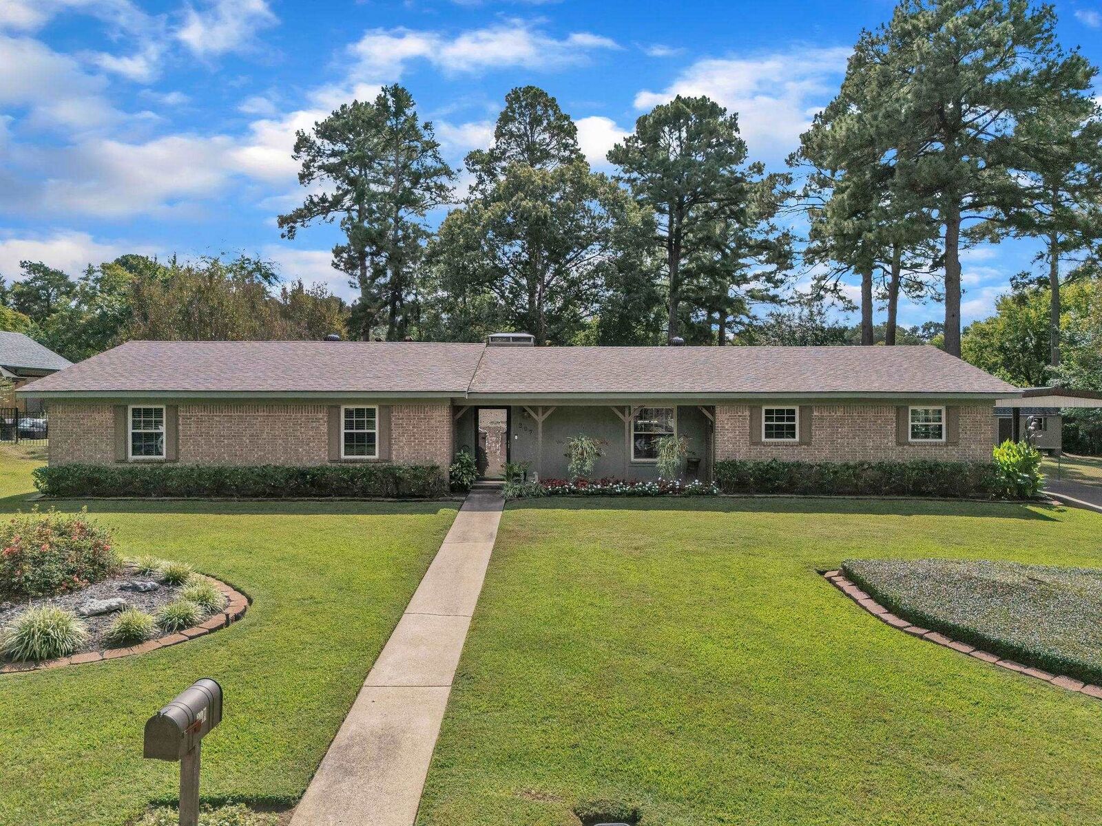 Property Photo:  207 Eitelman Ln.  TX 75605-9999 