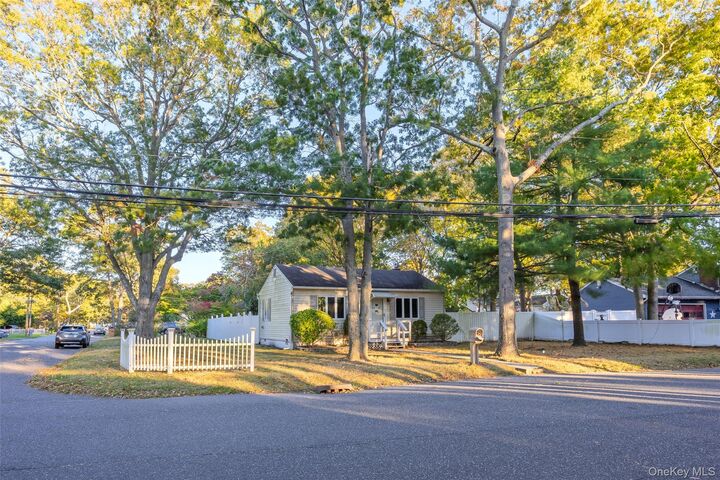 Property Photo:  85 Lake Promenade  NY 11779