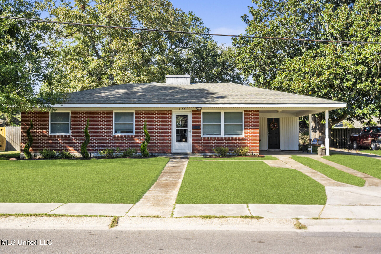 Property Photo:  2197 Collins Boulevard  MS 39507