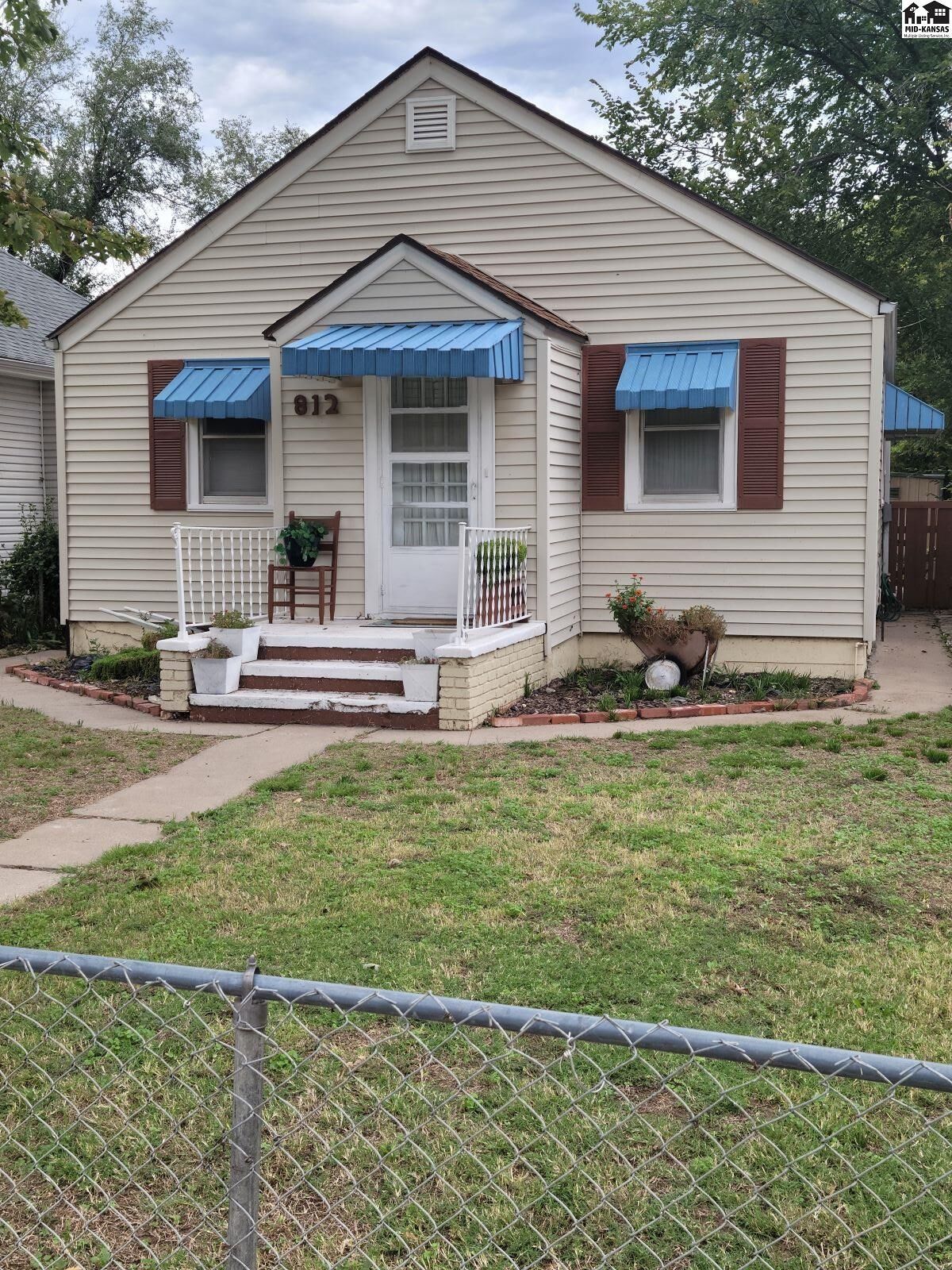 Property Photo:  812 E 6th Ave  KS 67501 