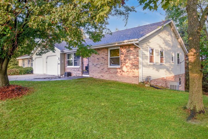 1803 Hilltop Dr  West Bend WI 53095 photo
