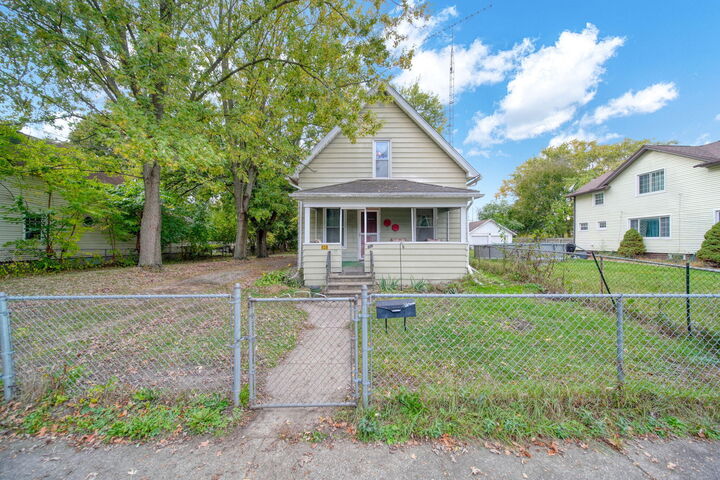 Property Photo:  828 Maltby Street  MI 49202 