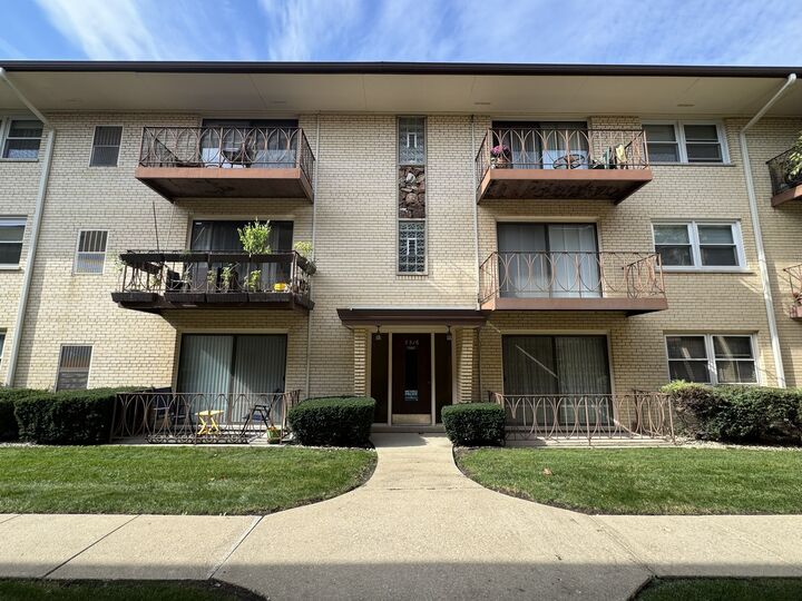 Property Photo:  5516 W Windsor Avenue 2M  IL 60630