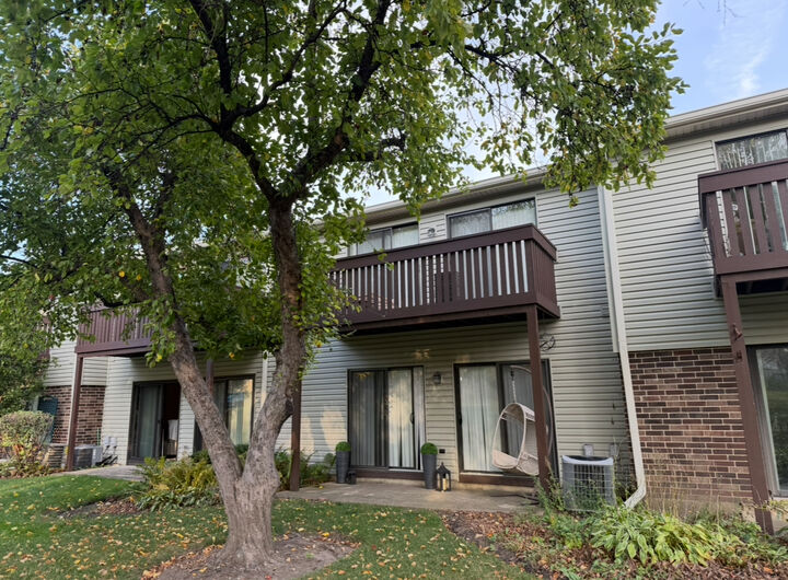 Property Photo: 630 Cross Creek Drive Bb2 IL 60172