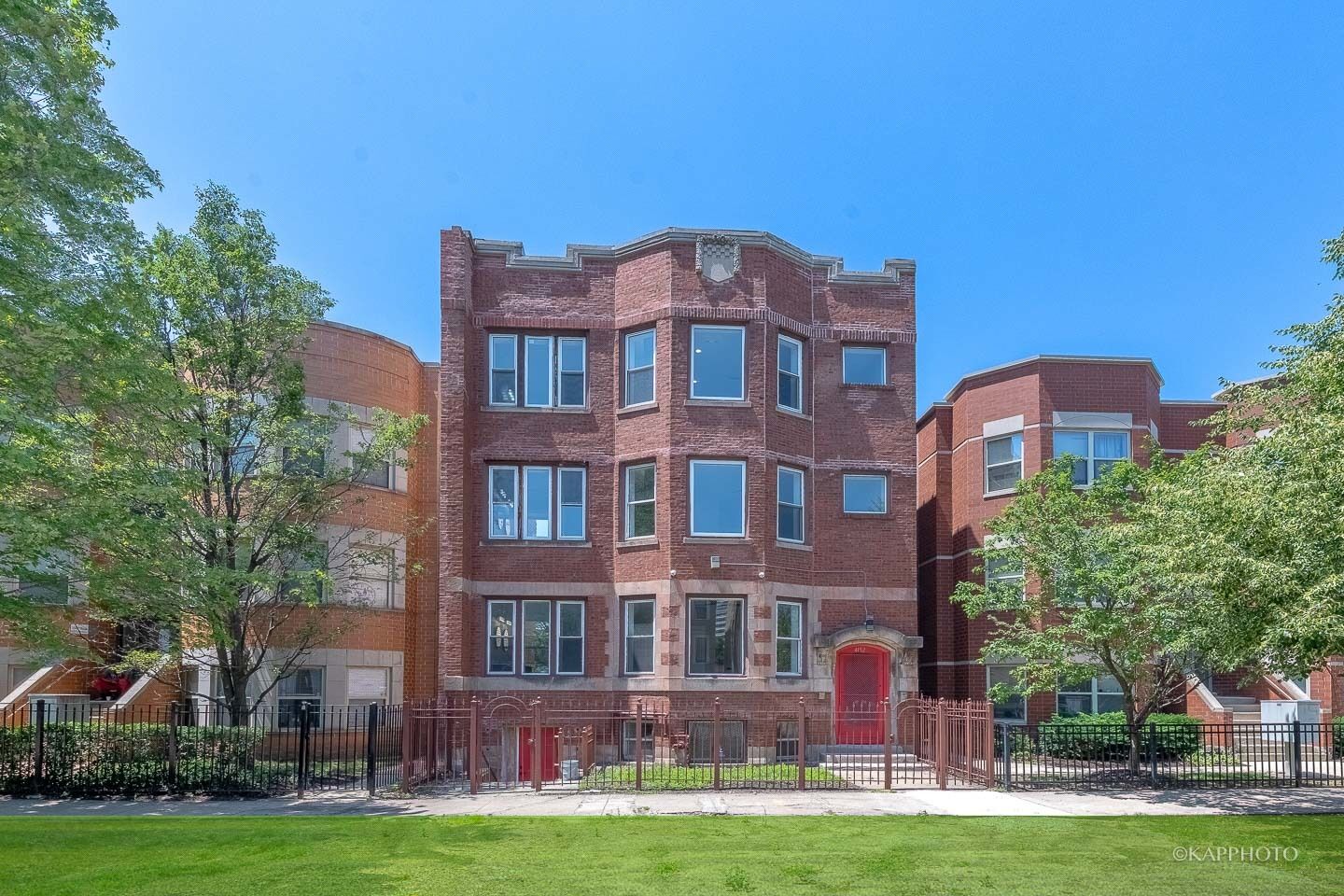 Property Photo:  4152 S Prairie Avenue 1  IL 60653