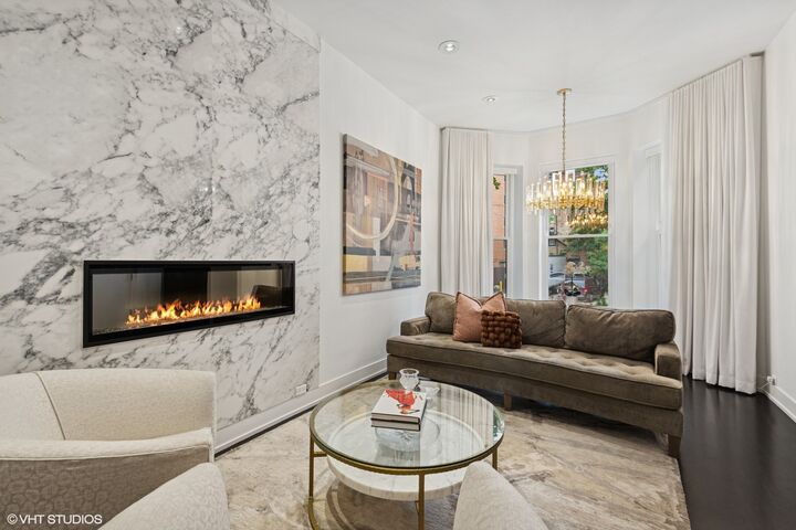 Property Photo:  42 E Schiller Street  IL 60610 