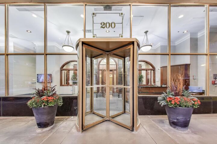 Property Photo:  200 N Dearborn Street 3905  IL 60601 