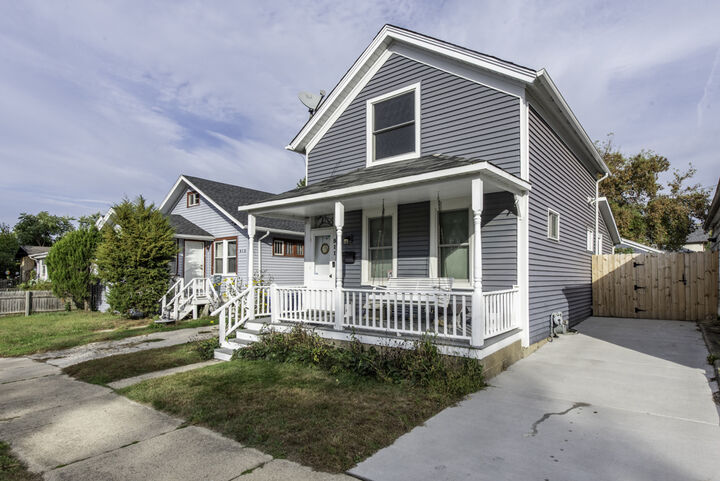 Property Photo:  511 Chestnut Street  IL 60085