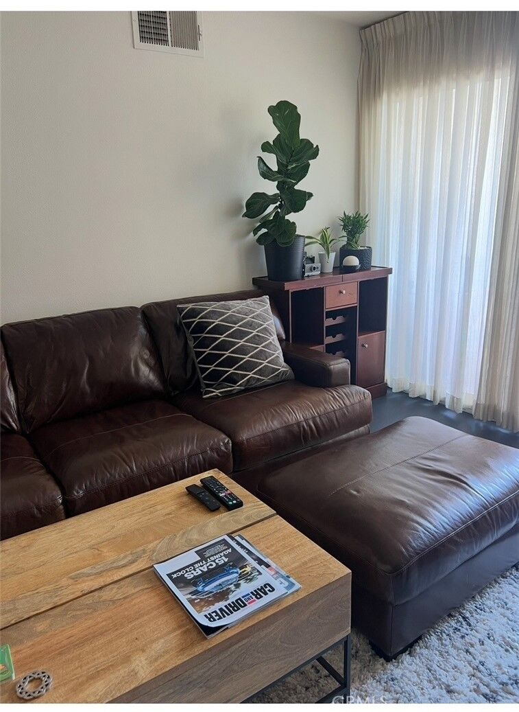 Property Photo:  15455 Sherman Way 11  CA 91406