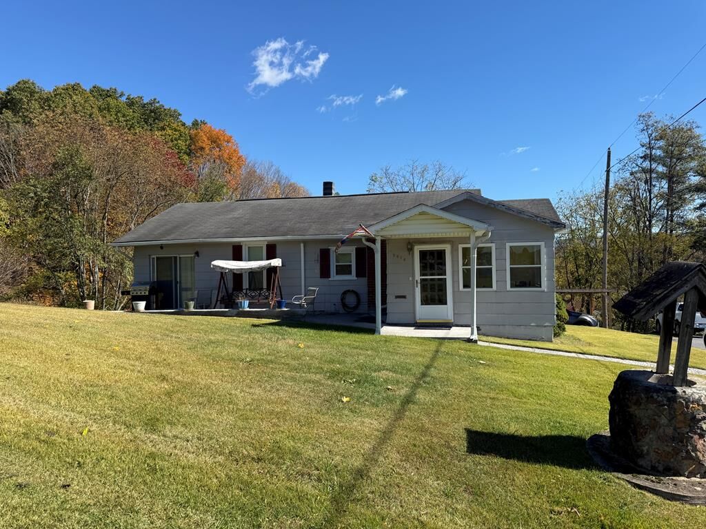 Property Photo:  2014 Lee Ave  VA 24605 
