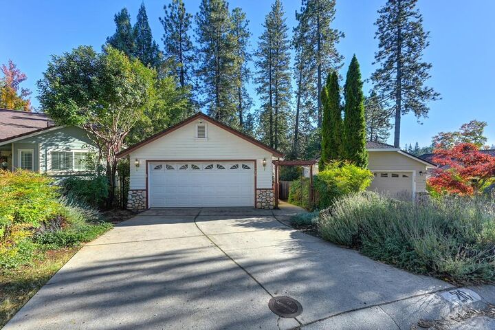 Property Photo: 210 Elysian Place CA 95945