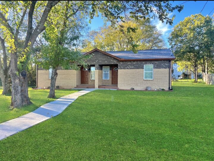 Property Photo: 115 W End Cir TN 37160
