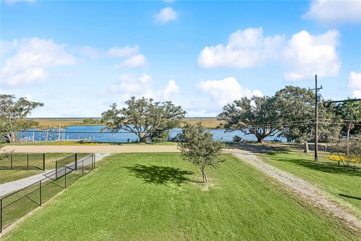 Property Photo:  299 Carr Drive  LA 70458